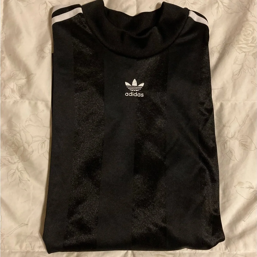 TWO adidas chic jacquard stripe tops - Picture 6 of 8